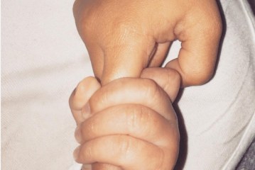 קים קרדשיאן משתפת את התמונה הראשונה של בנה סיינט ווסט