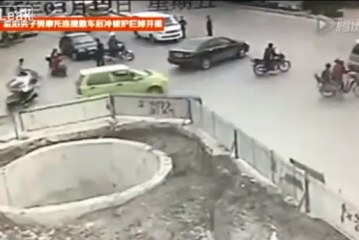 צפו מה קרה לרוכב קטנוע שניסה לחצות את הצומת