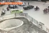 צפו מה קרה לרוכב קטנוע שניסה לחצות את הצומת